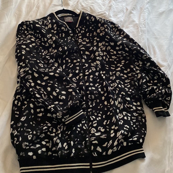 Black and white leopard varsity jacket - Picture 4 of 5